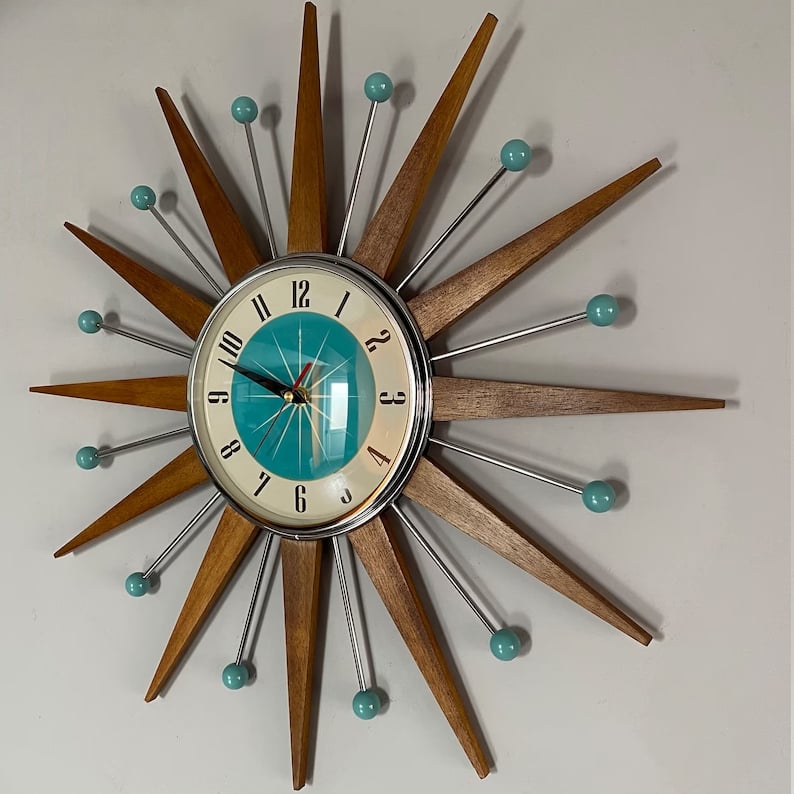 Håndlaget veggur i mid-century-stil | Retro veggdekor, stille og batteridrevet