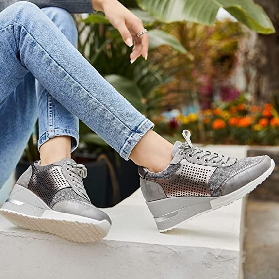 Kvinnehevede Wedge Sneakers