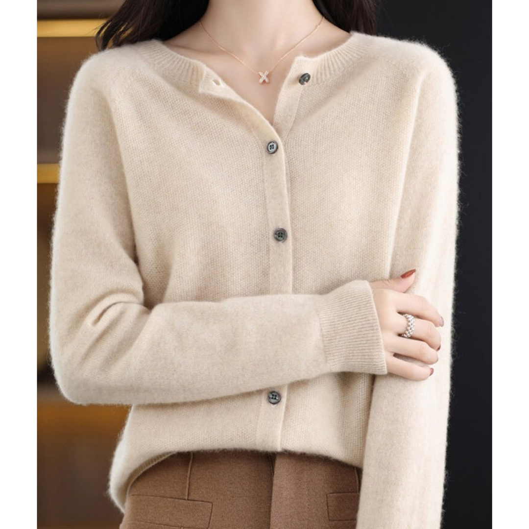 Cardigan til dame i merinould og kashmir – elegant strikket vinterjakke med rund hals