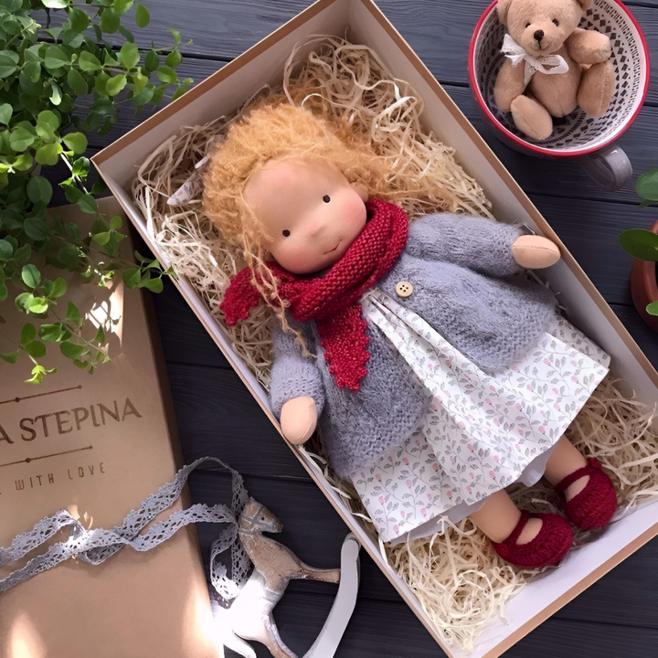 Håndlaget Waldorf Koset Dukke