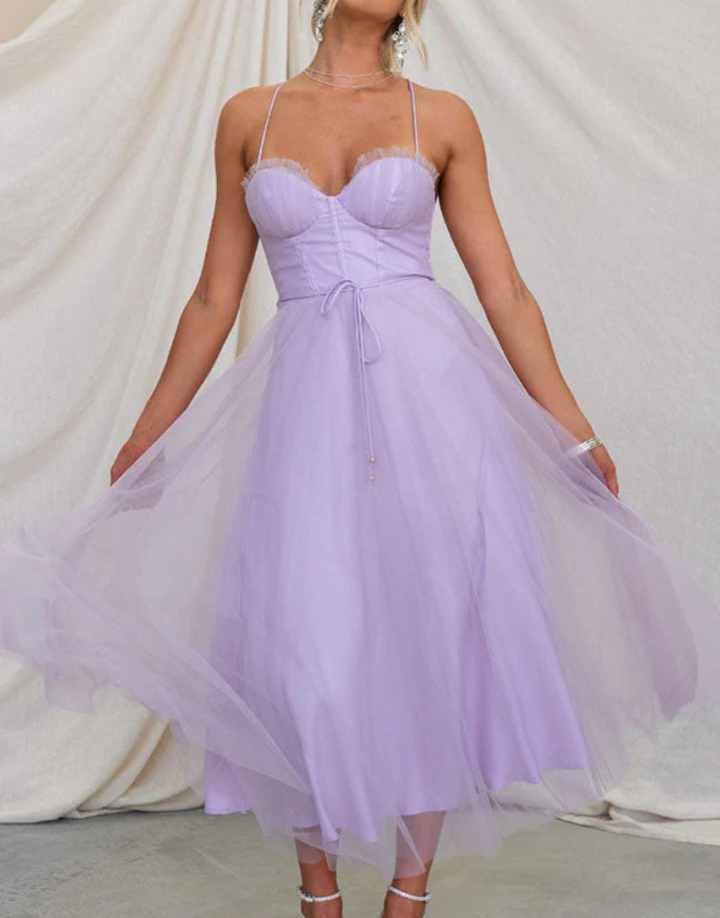 Kvinnens lette ermeløse maxikjole med V-hals