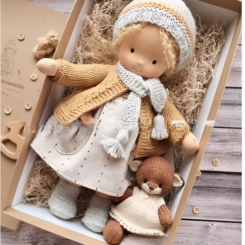Håndlaget Waldorf Koset Dukke