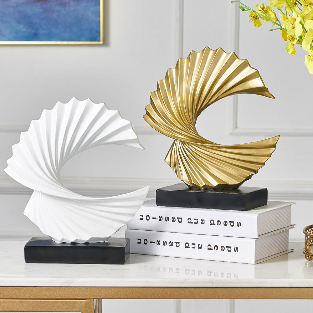 Elegant Halvmåne-skulptur – LunarGrace