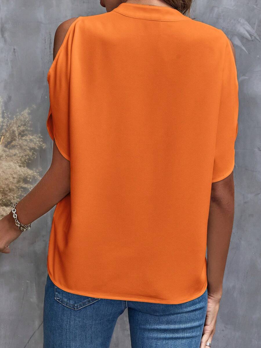 V-Hals Bluse med Korte Flare Ermer