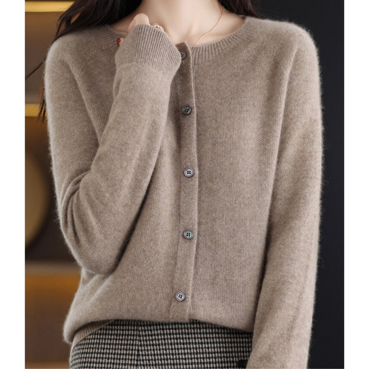 Cardigan til dame i merinould og kashmir – elegant strikket vinterjakke med rund hals