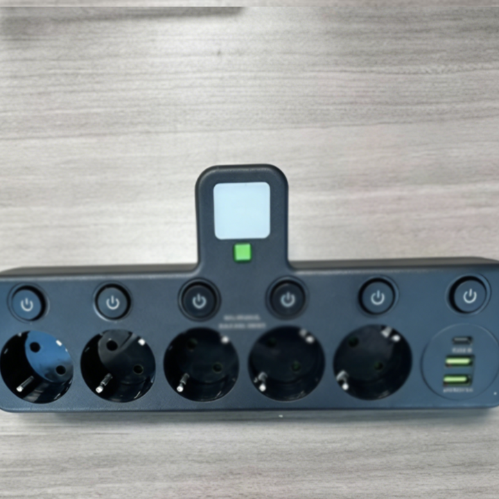 Stikkontaktlist med USB og brytere | Flerveis stikkontakt med overspenningsvern 2500 W