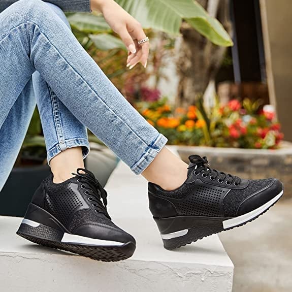 Kvinnehevede Wedge Sneakers