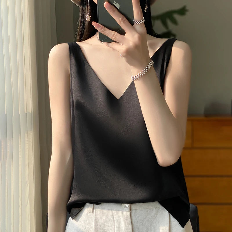 Stilig Silke Dame Top for en Elegant Utseende
