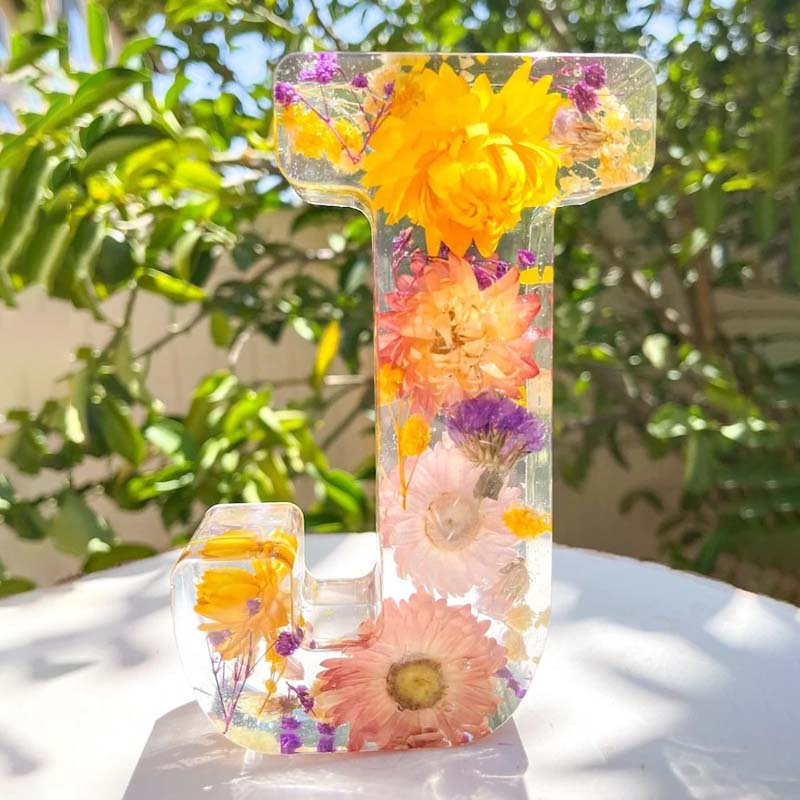 LumiFlair blomstret initial-nattlampe | Personlig lys i resin med myk LED-belysning