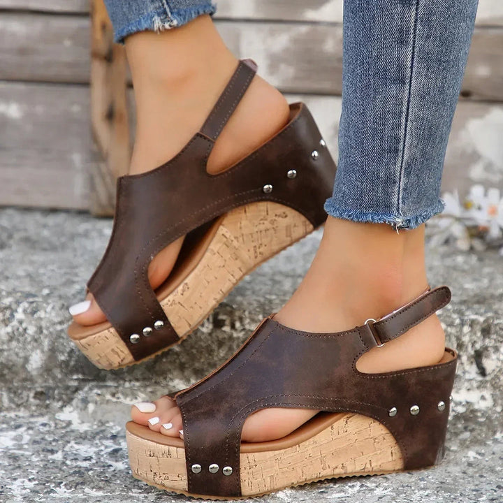 Kryssbundet Peep-Toe Wedge Sandaler Hevet Eleganse med Hverdagskomfort