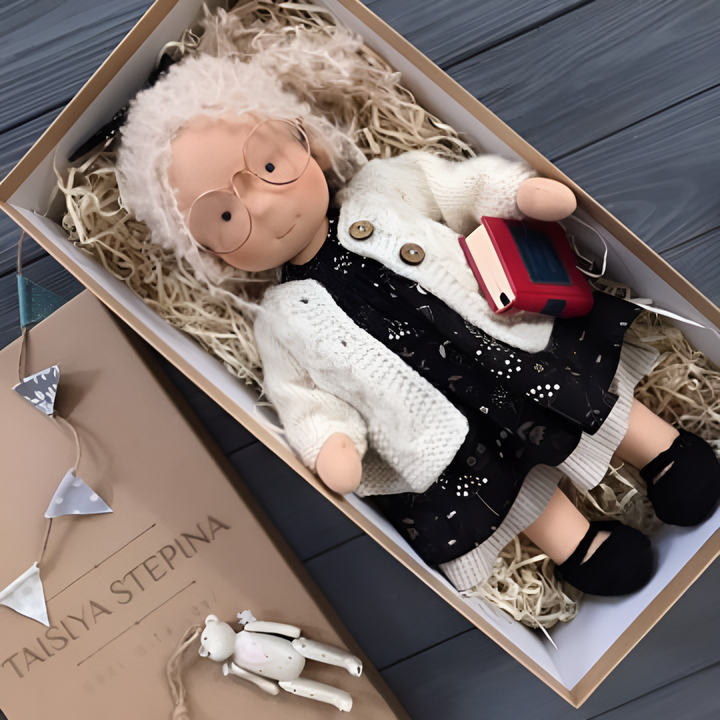 Håndlaget Waldorf Koset Dukke