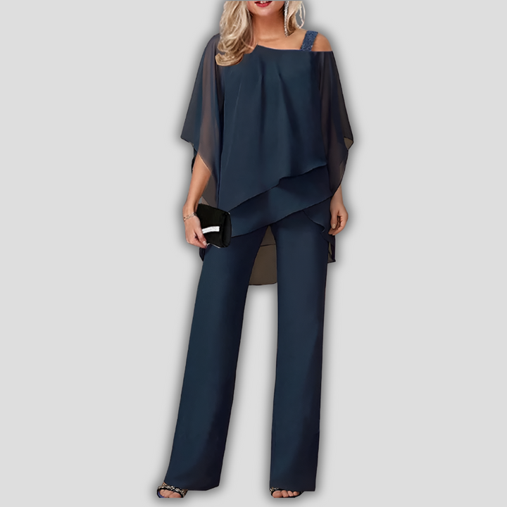 Elegant 2 Delt Chiffon Buksedrakt med Lagd Cape Topp