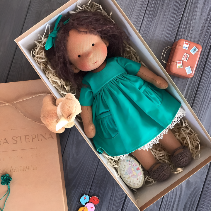 Håndlaget Waldorf Koset Dukke