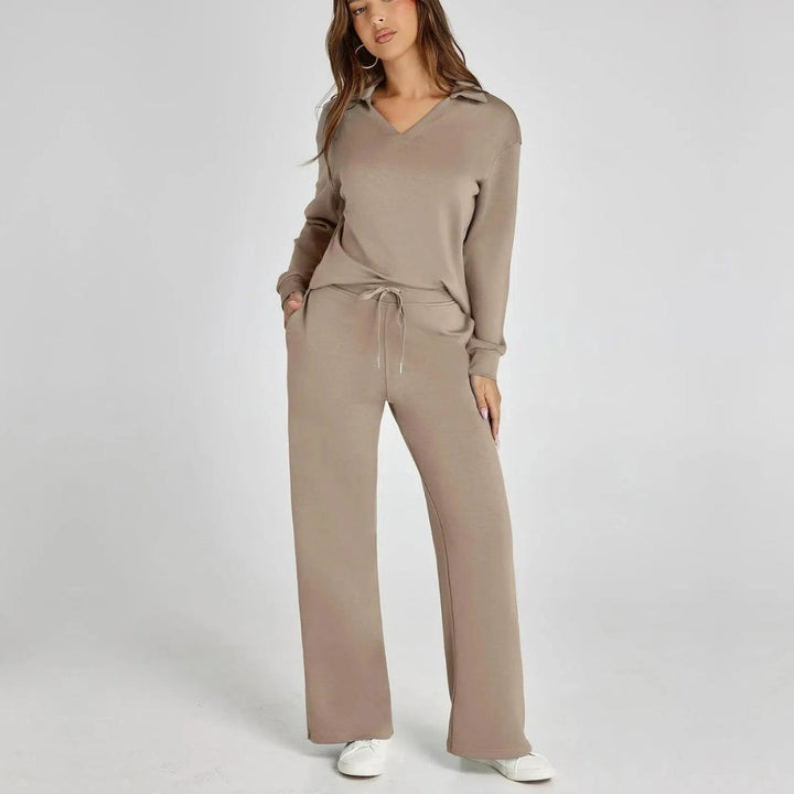 Loungewear-sett til dame med V-hals-genser og vid komfortbukse