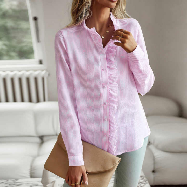 Teksturert knapp-ned bluse med volangdetaljer
