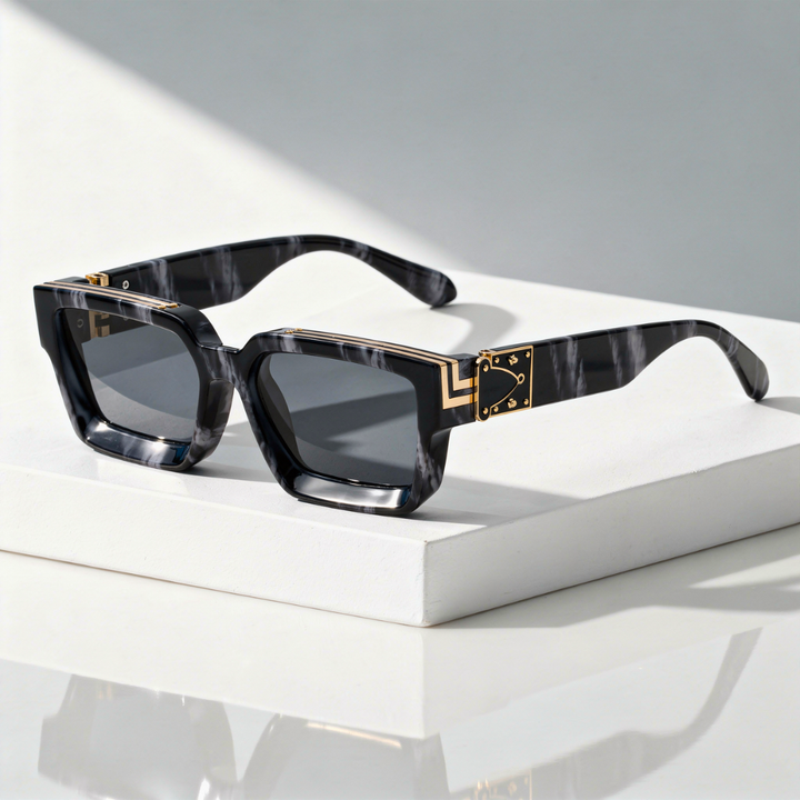 Firkantet Solbrille med Gullfarget Hengsel og UV400-beskyttelse