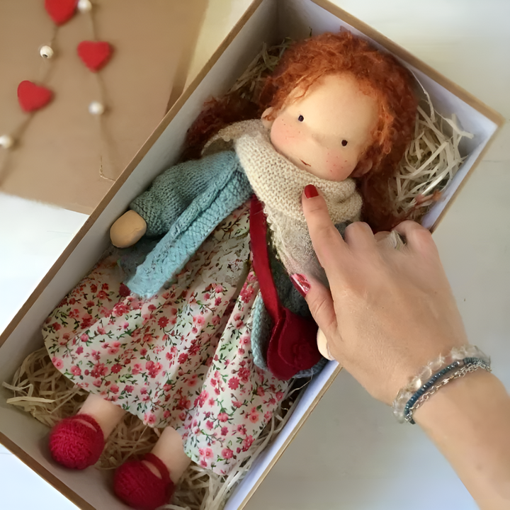 Håndlaget Waldorf Koset Dukke