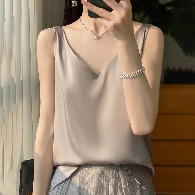 Stilig Silke Dame Top for en Elegant Utseende