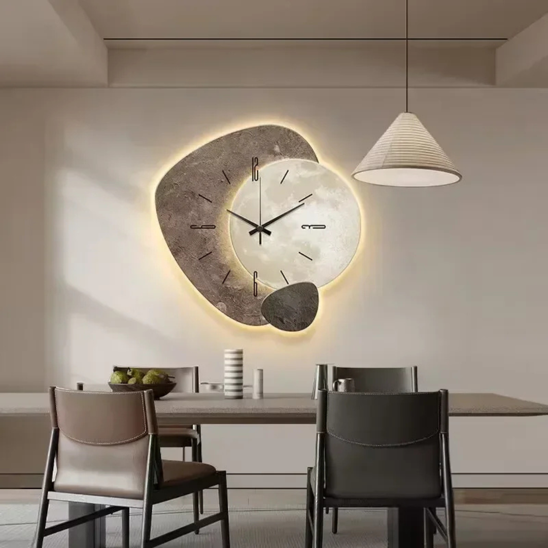 LunaWood Veggklokke – Naturlig eleganse med mykt LED-lys