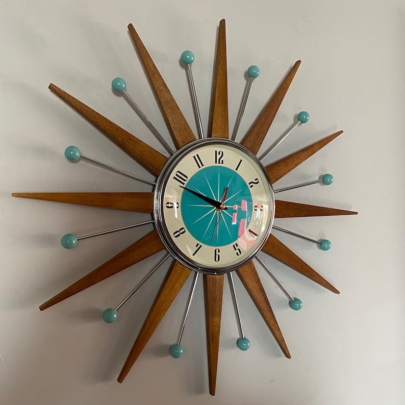 Håndlaget veggur i mid-century-stil | Retro veggdekor, stille og batteridrevet