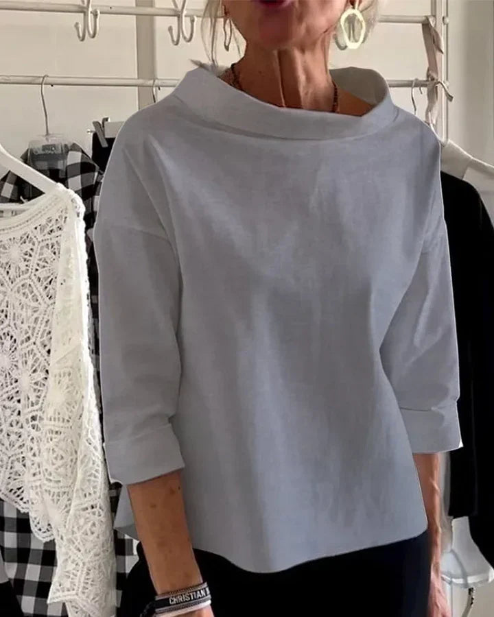 Casual Top med Brede Reverser og Halv Hals for en Stilig Look