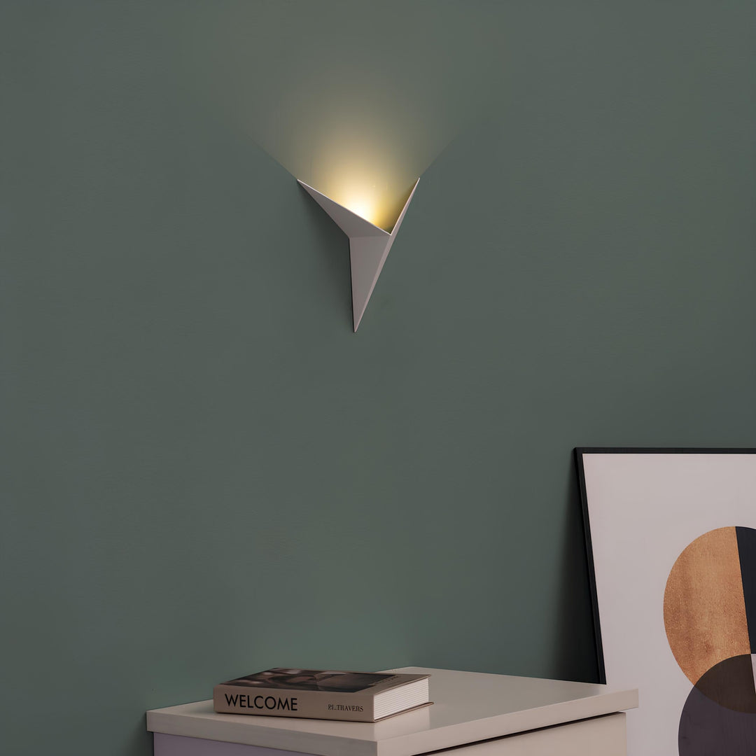 Moderne trekantet vegglampe - TrigoLux