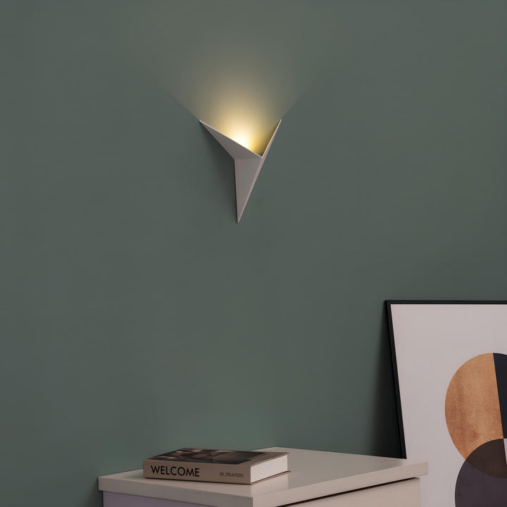 Moderne trekantet vegglampe - TrigoLux