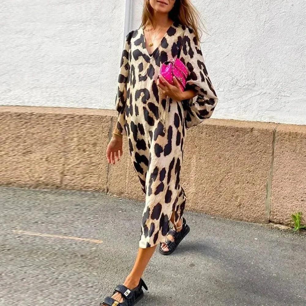 Linda – Elegant Leopard Print Kjole