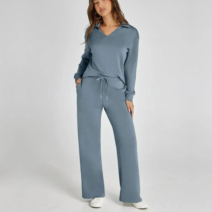 Loungewear-sett til dame med V-hals-genser og vid komfortbukse