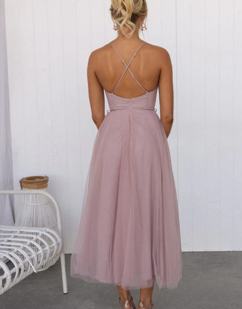 Kvinnens lette ermeløse maxikjole med V-hals