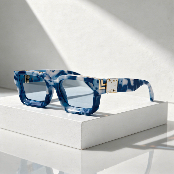 Firkantet Solbrille med Gullfarget Hengsel og UV400-beskyttelse
