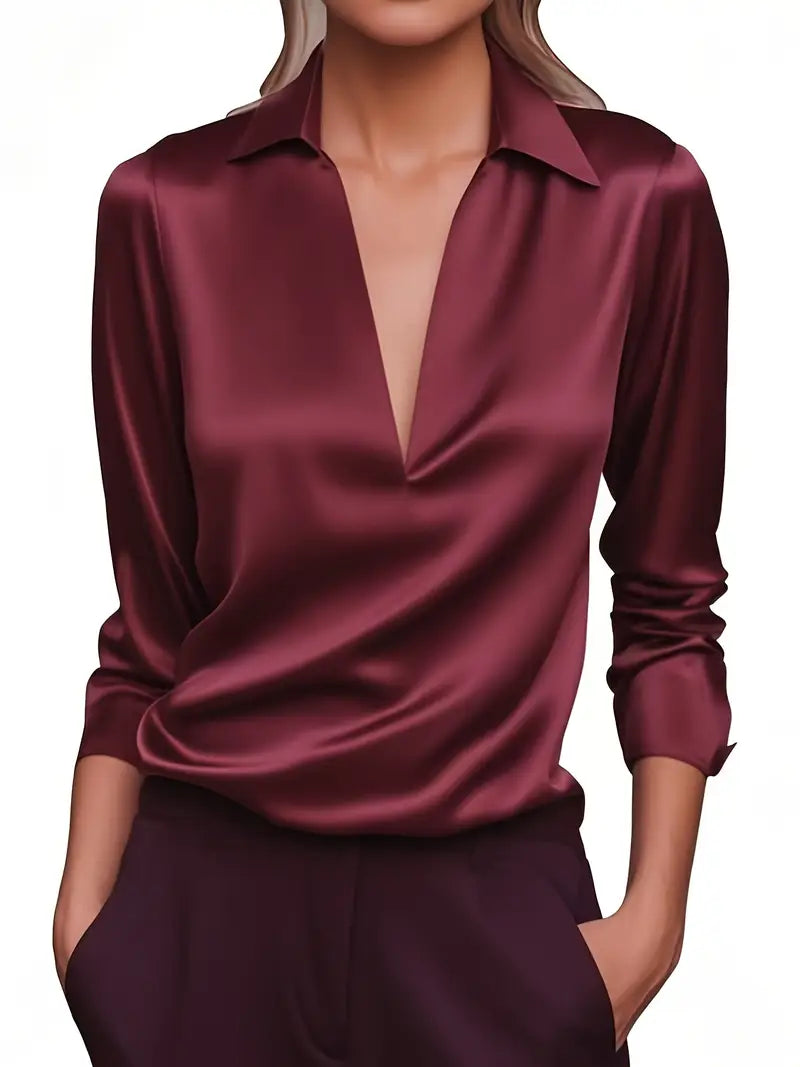 Satengbluse for dame med V-utringning og drapert krage