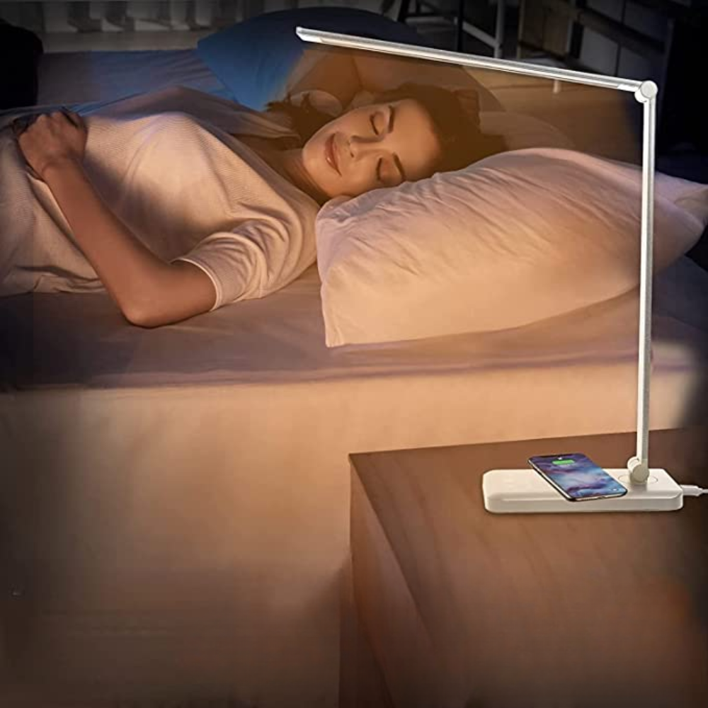 Moderne justerbar LED-skrivebordslampe med USB-ladeport – BrightEase