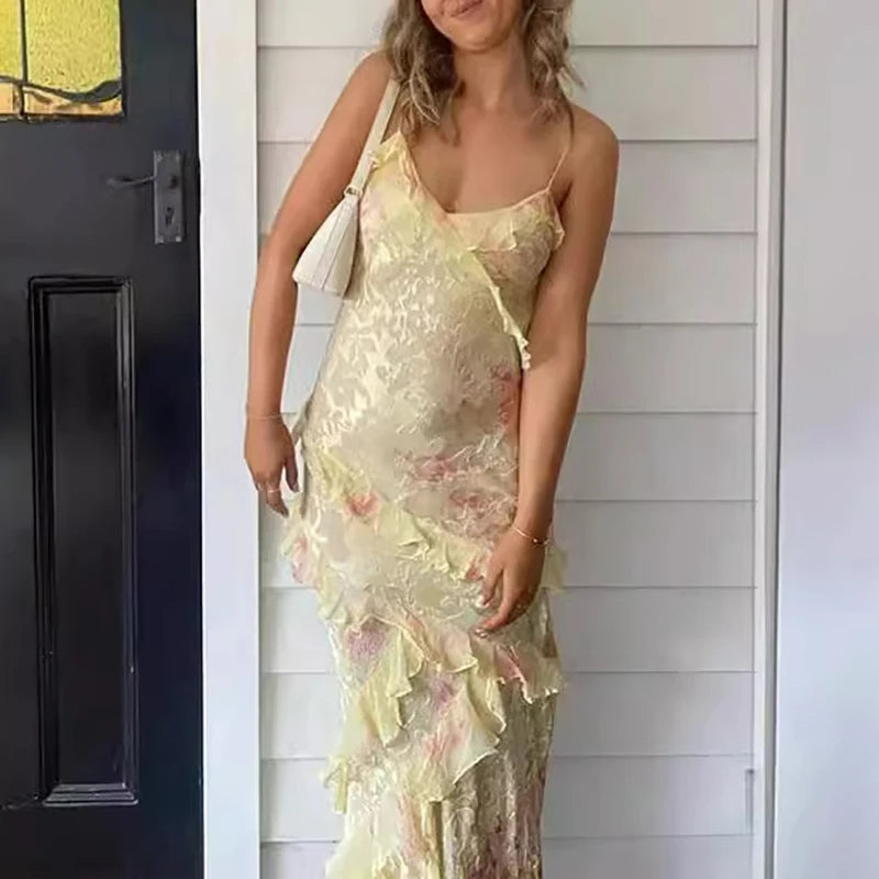 Fargerik Boho Maxi Kjole med Ruffles og V-Hals