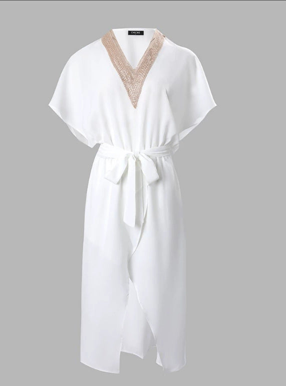 Moderne Hvit Midi Kjole med V-Hals Rene Linjer