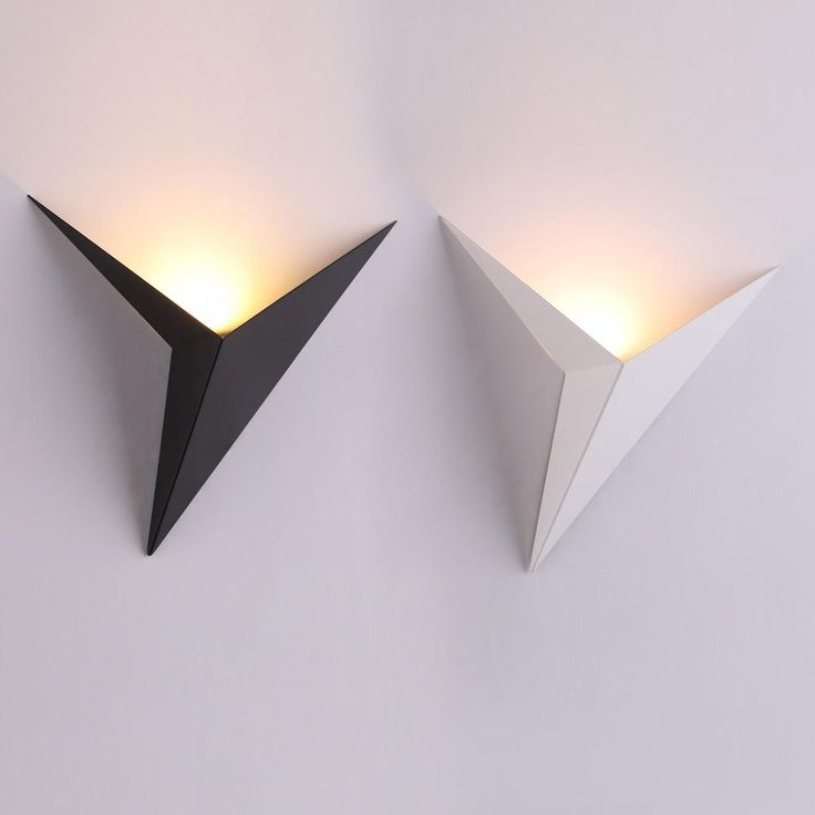 Moderne trekantet vegglampe - TrigoLux