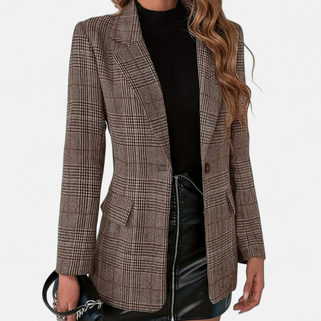 Rutete blazer til dame med enkeltspent knappelist, tilpasset passform, brun