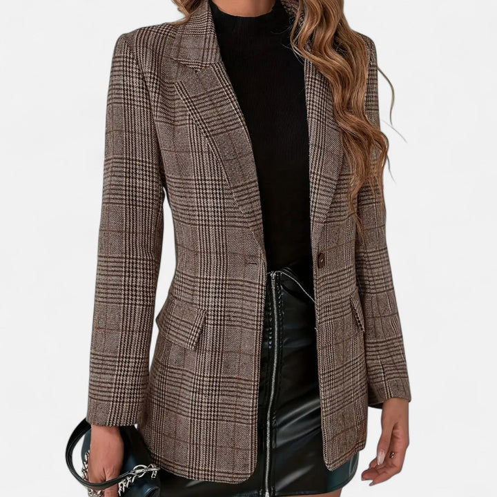 Rutete blazer til dame med enkeltspent knappelist, tilpasset passform, brun