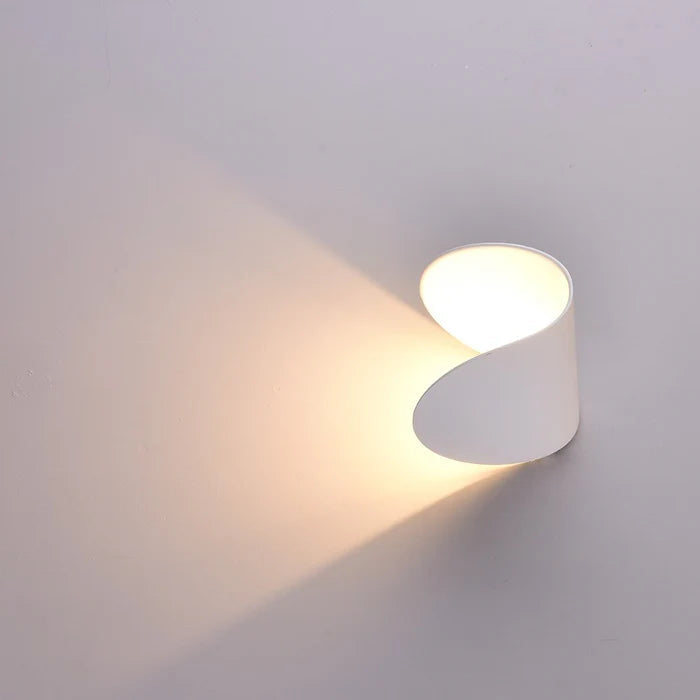 Justerbar Up-Down LED-vegglampe – varmt stemningslys, moderne design