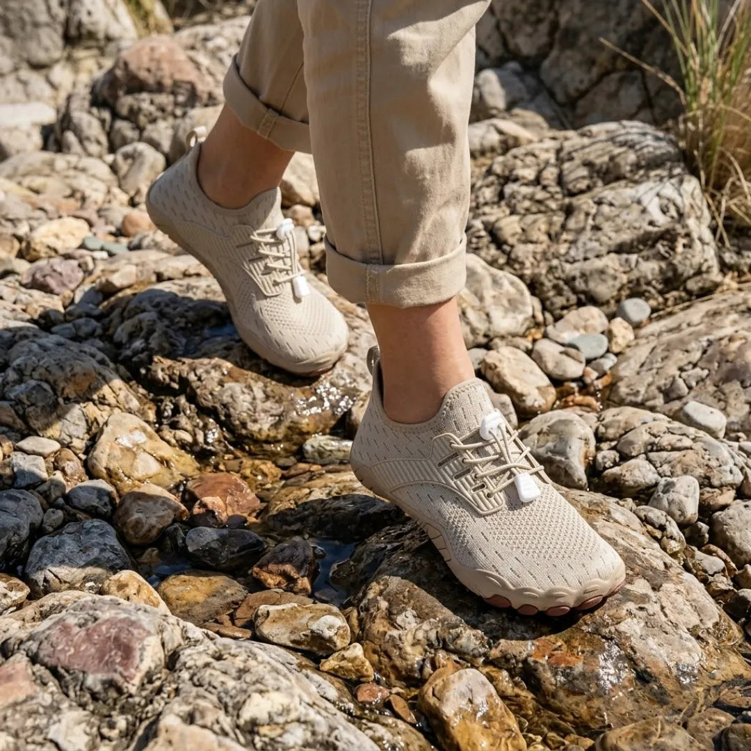 Barfotsneakers til dame med bred tåboks og fleksibel såle