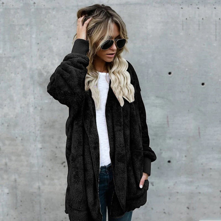 Reva - Lang cardigan med fleece hette.