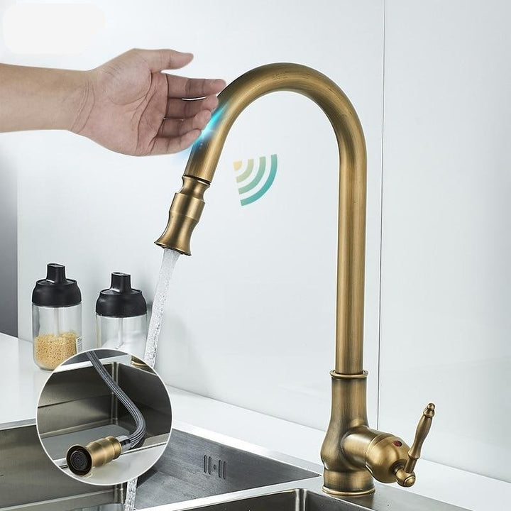 SMARTSPOUT – Kjøkkenkran med uttrekksfunksjon i antikk bronse og berøringssensor