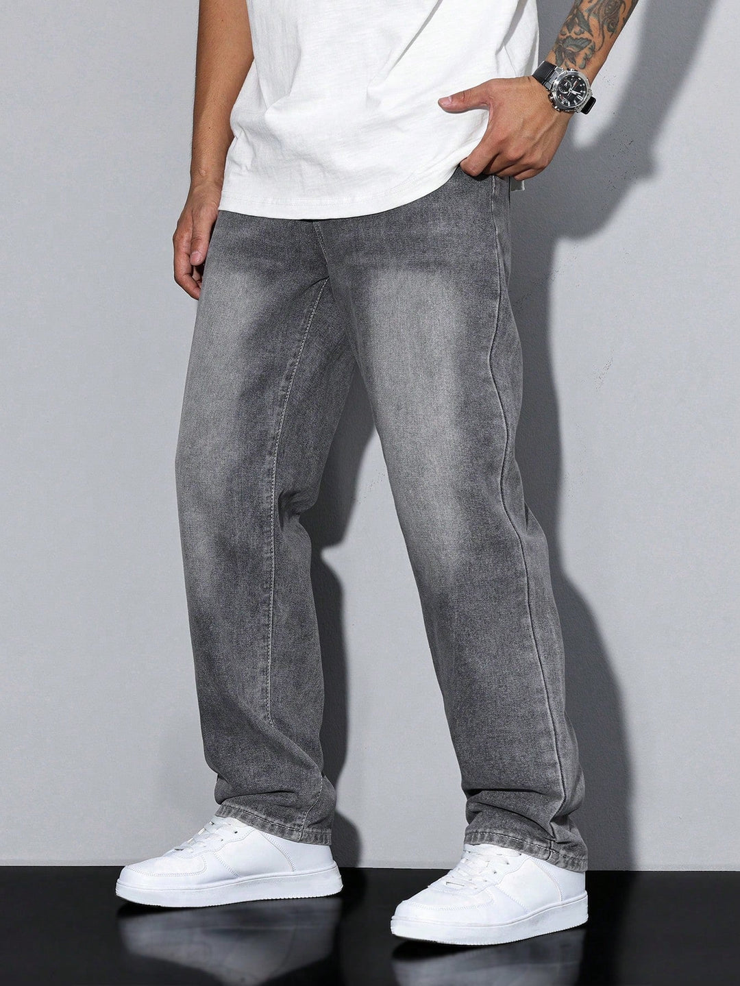 Baggy-farkut - leveät denim-housut pestyllä ilmeellä