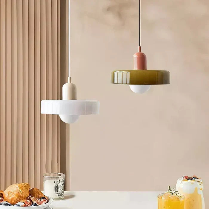 Bauhaus-tyylinen lyijylasi-riippuvalaisin