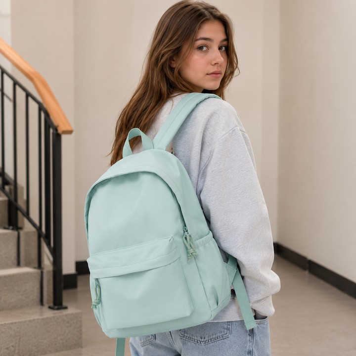 Lett skolsekk i nylon for damer i pastellfarger