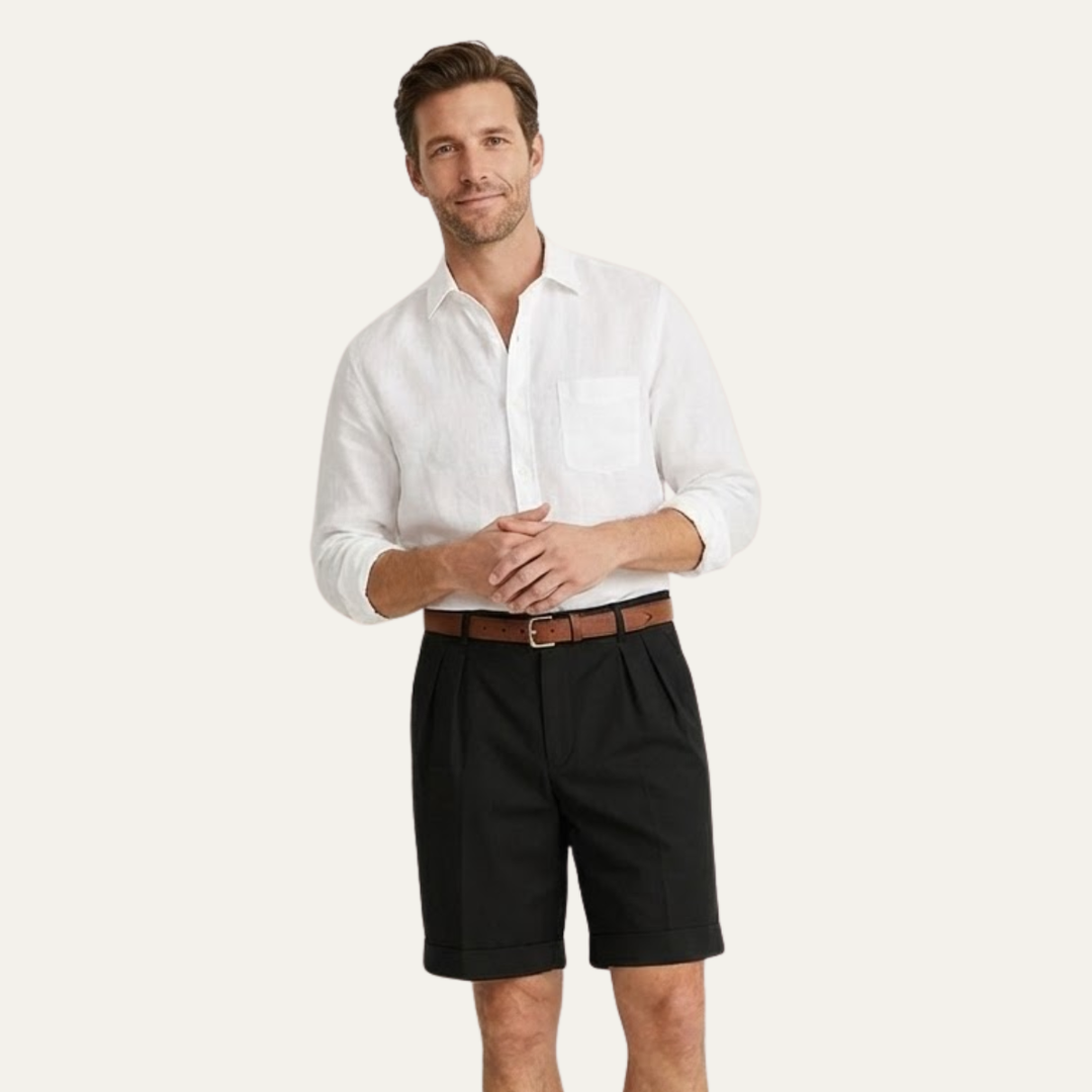 Klassiske chinosshorts for menn med dobbelt legg og oppbrettet kant.