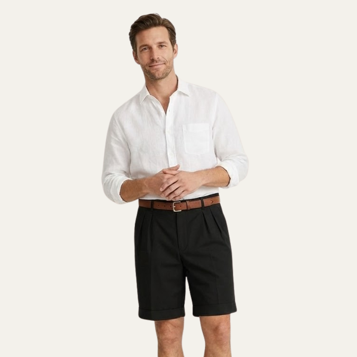 Klassiske chinosshorts for menn med dobbelt legg og oppbrettet kant.