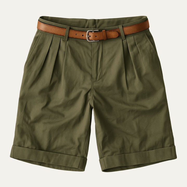 Klassiske chinosshorts for menn med dobbelt legg og oppbrettet kant.