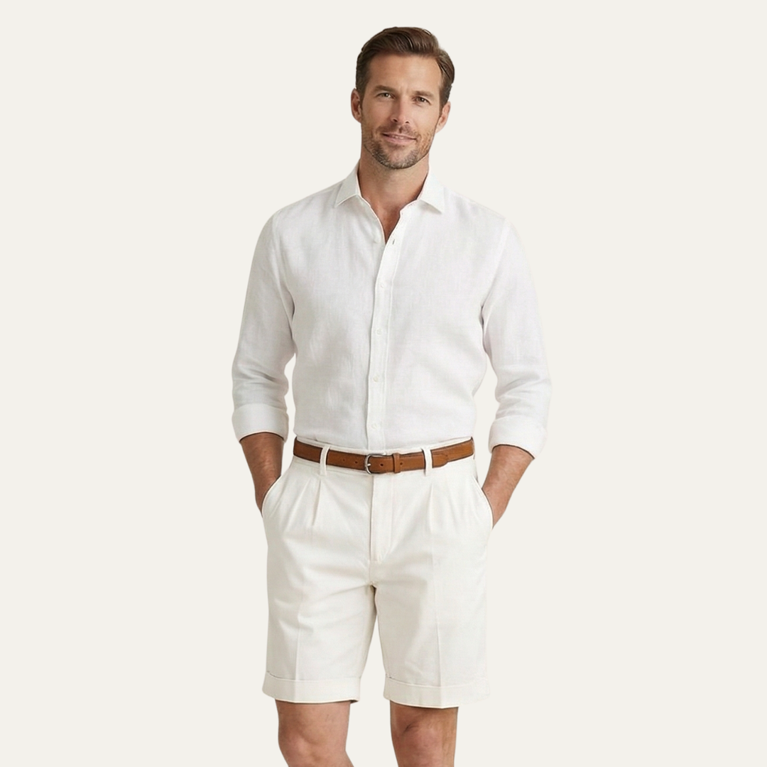 Klassiske chinosshorts for menn med dobbelt legg og oppbrettet kant.