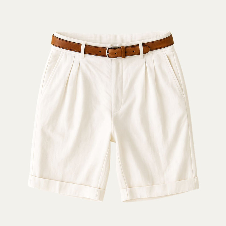 Klassiske chinosshorts for menn med dobbelt legg og oppbrettet kant.